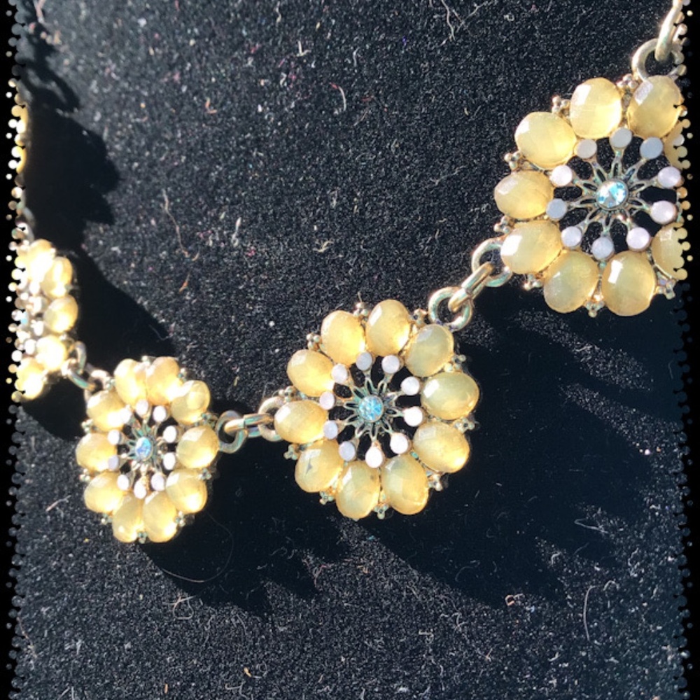 Dainty Vintage Yellow Flower Pendants w Rhinestone Centers Necklace-Unsigned